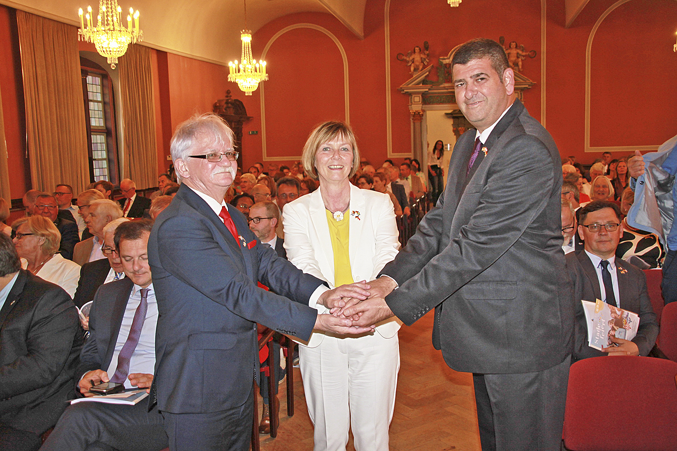 Bürgermeisterin Silvia Nieber mit ihren Amtskollegen Jacez Morzy (li.) und Joseph Brodny Fotos: tp