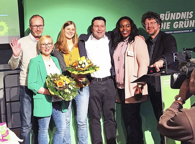 Der Landesvorstand von Bündnis 90/ Die Grünen (v.li.): Landesschatzmeister Matthias Wiebe, Beisitzerin Nadja Weippert, die Landesvorsitzenden Anne Kura und Stefan Körner, Beisitzerin Djenabou Diallo Hartmann und Beisitzer Heiko Sachtleben