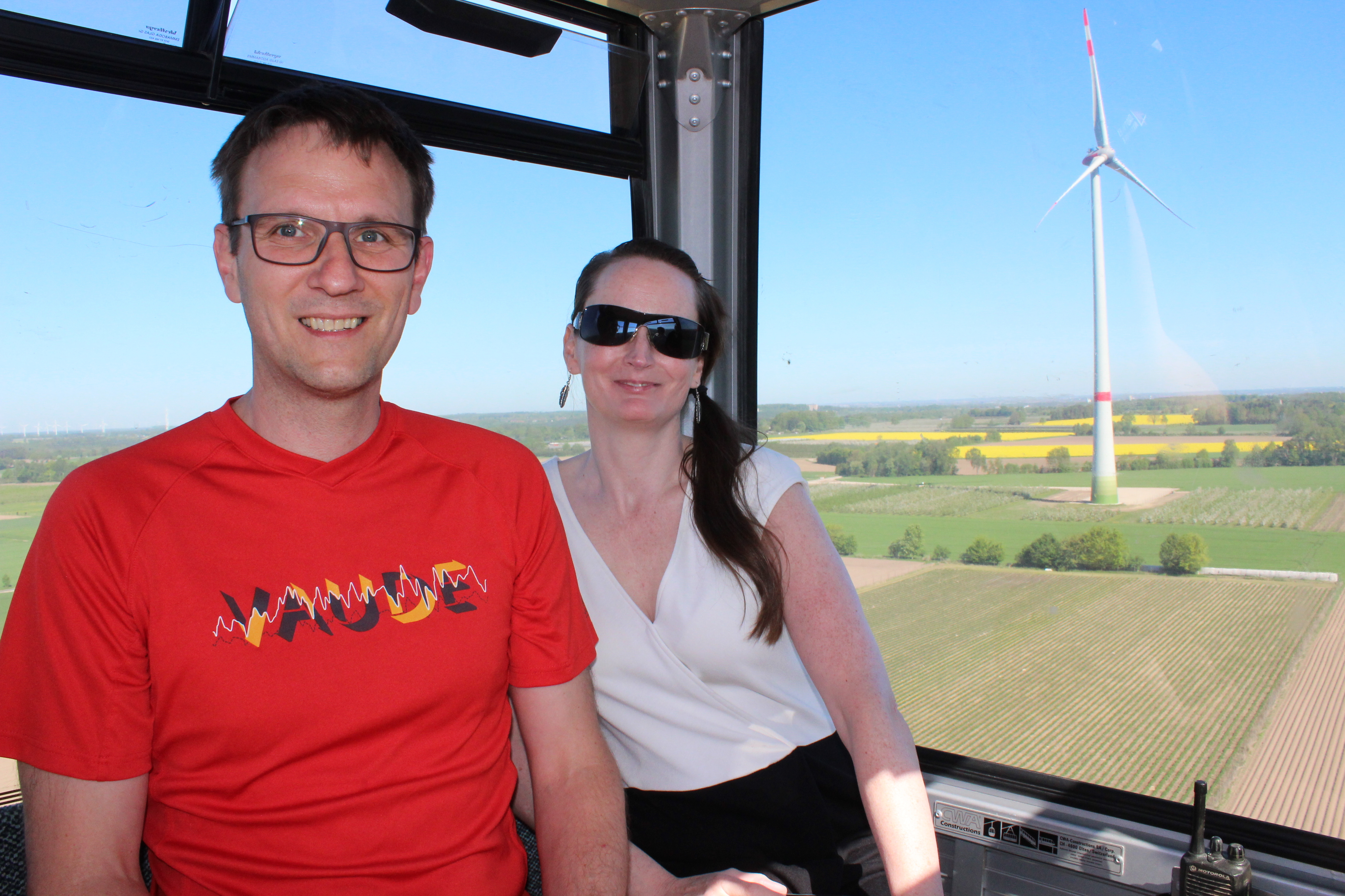 Genossen den imposanten Ausblick aus 80 Metern Höhe: Michael Schöttle und Nicole Gödecke