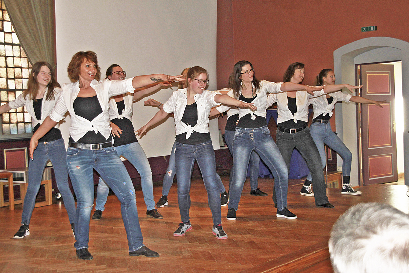 Toller Tanz: die Gruppe von "Dance and Roses" begeisterte