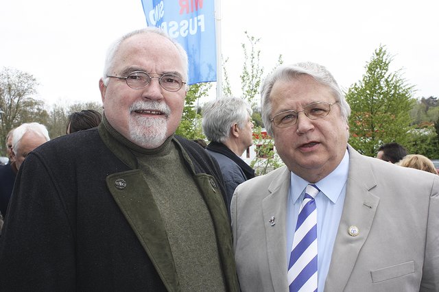 Vereinsgründer und Ehrenpräsident: Helmuth Petersen (re.), hier mit 08-Vorsitzendem Lothar Hillmann