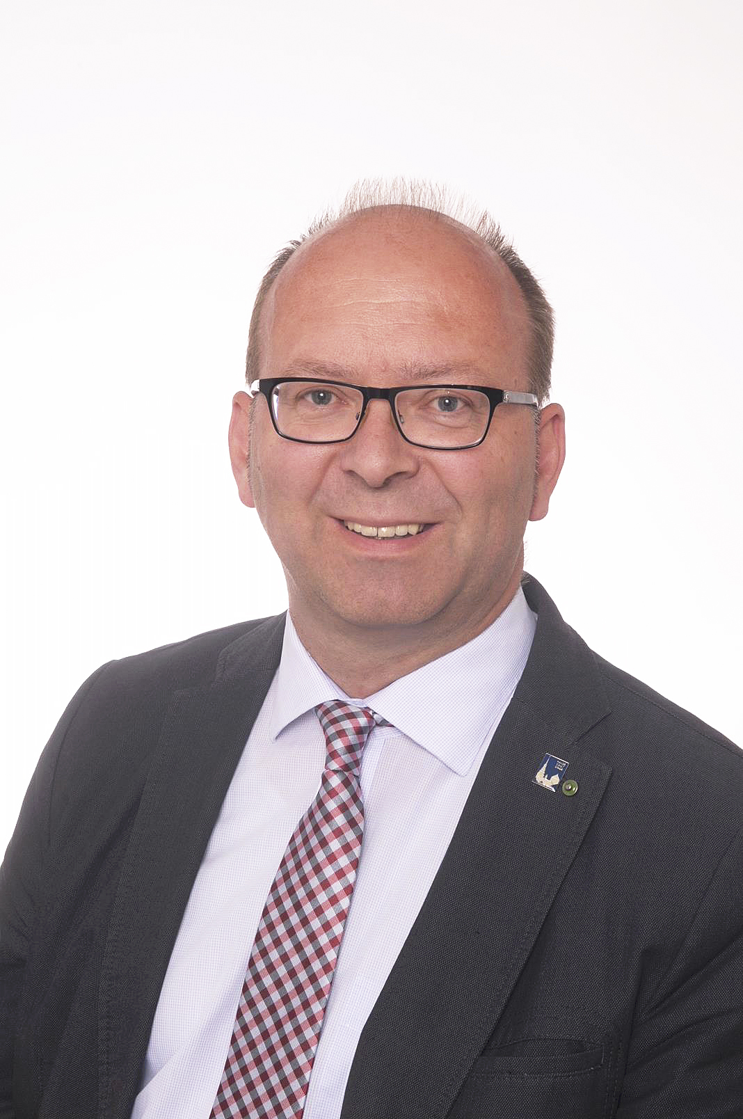 Sönke Hartlef tritt gegen Amtsinhaberin Silvia Nieber (SPD) an