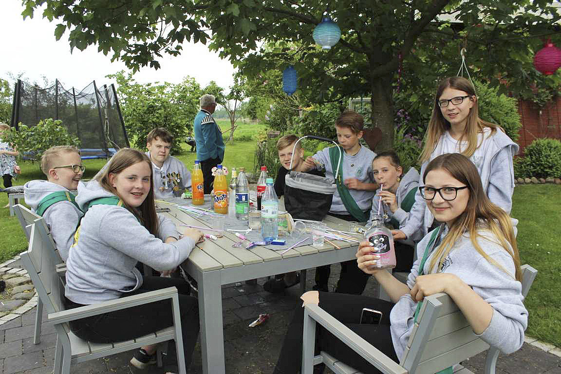 Kinder-Würdenträger und Gäste (v. li.): Max Brinkmann, Marie Brinkmann, Max Bincke, Mika Schomacker, Max Behrens, Sophie Behrens, Hannah Behrens und Celina Behrens Foto: Harald Widera