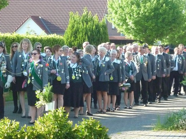 Großer Ummarsch durch den Ort
im vergangenen Jahr Fotos: Schützenverein Hammah