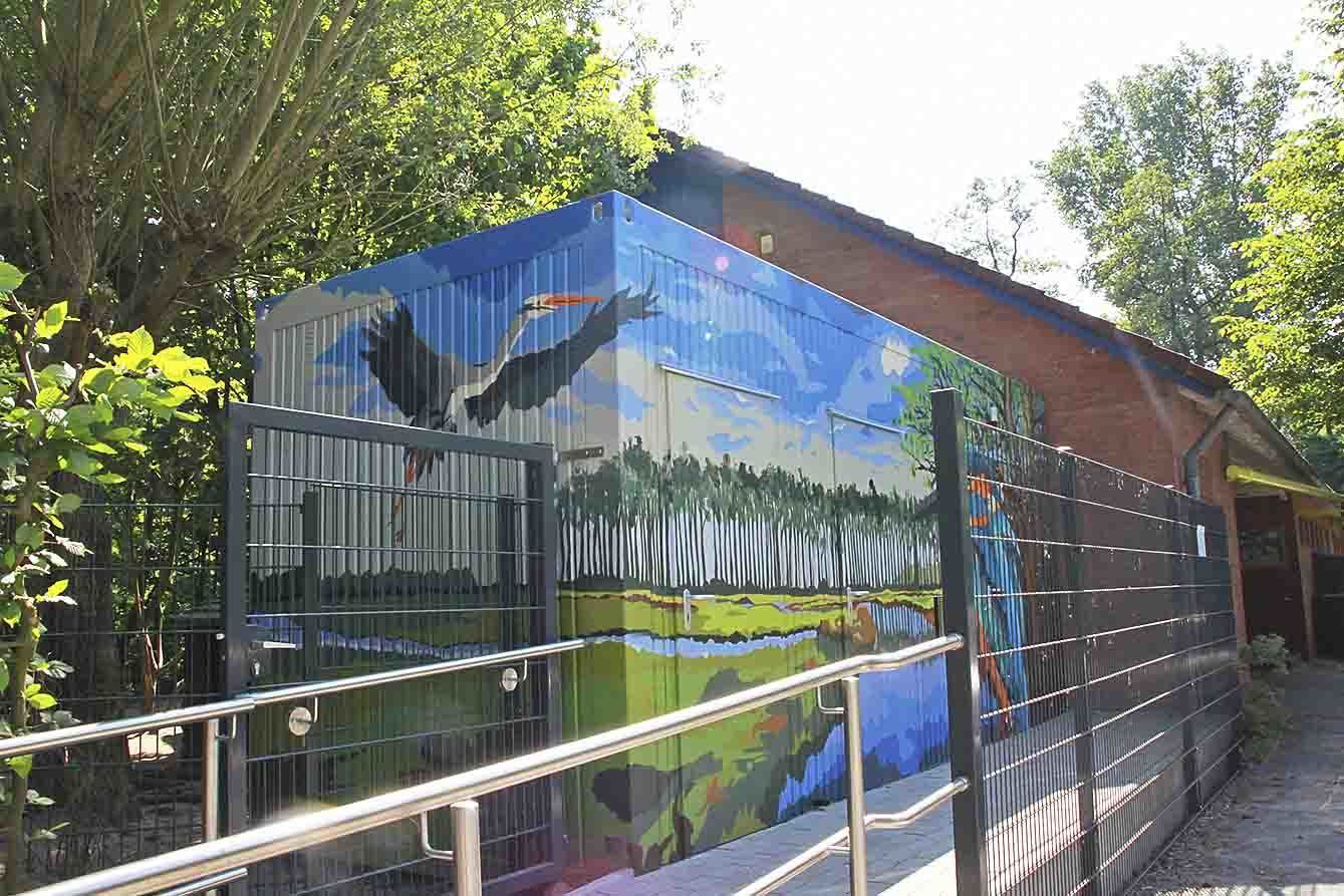 Bunt verzierter Toilettencontainer