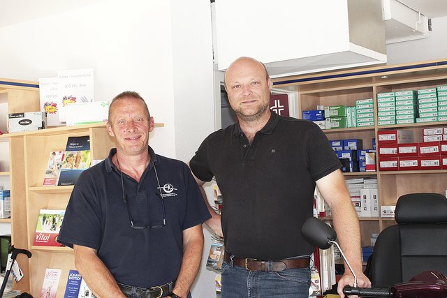 Inhaber Bodo Bartel (li.) und Betriebsleiter Peter Schüller halten das ganze Jahr lang besondere Angebote bereit Fotos: wd