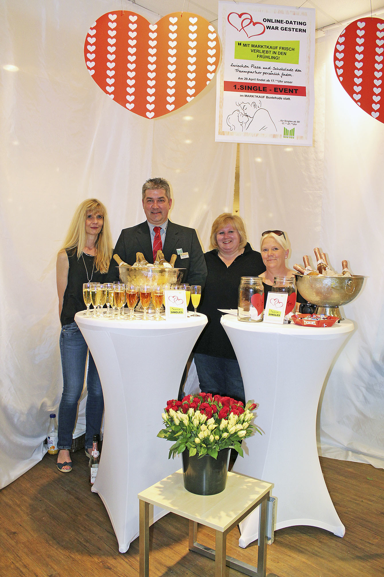 Sandra Wiencke-Offermann (v. li.), Michael Mahler, Ilka Poppe und Anne Finke wollen das Single-Dating wiederholen Foto: wd