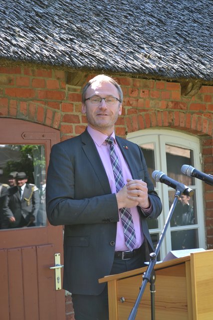 Bürgermeister Dirk Seidler freut sich über die neue Attraktion der Gemeinde Rosengarten