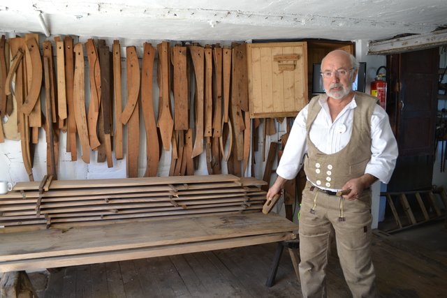 Michael Lischke erklärt, welches Holz für welchen Zweck eingesetzt wird