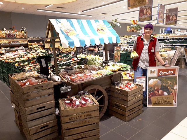 Bei Marktkauf gibt es jetzt auch Bio-Obst 
und -Gemüse von Demeter   Foto: Holst