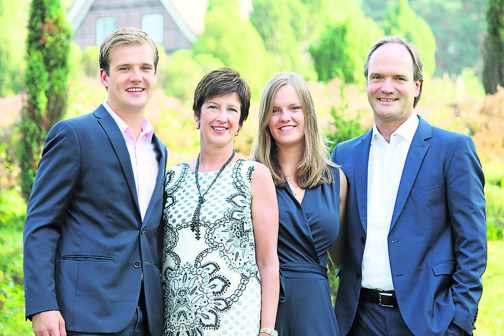 Ein starkes Team: Hans-Heinrich Aldag (re.) mit seiner Frau Cathrin (3. v. re.) und den Kindern Kristine Amelie
und Nils Hinnerk
