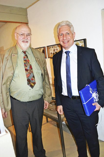 Auch Landrat Rainer Rempe (re.) überreichte ein Präsent
