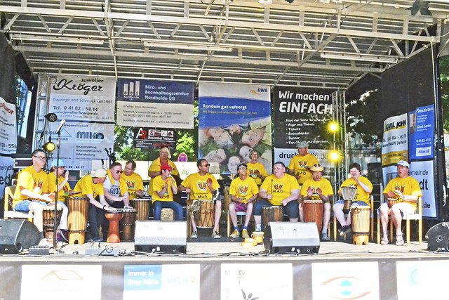 Die Trommelgruppe "Schlagwerk" der Lebenshilfe Lüneburg-Harburg