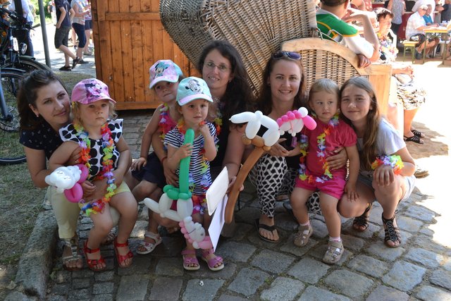 Victoria (v. li.), Eleonora und Julia lobten das Kinderprogramm des Frühlingsmarktes