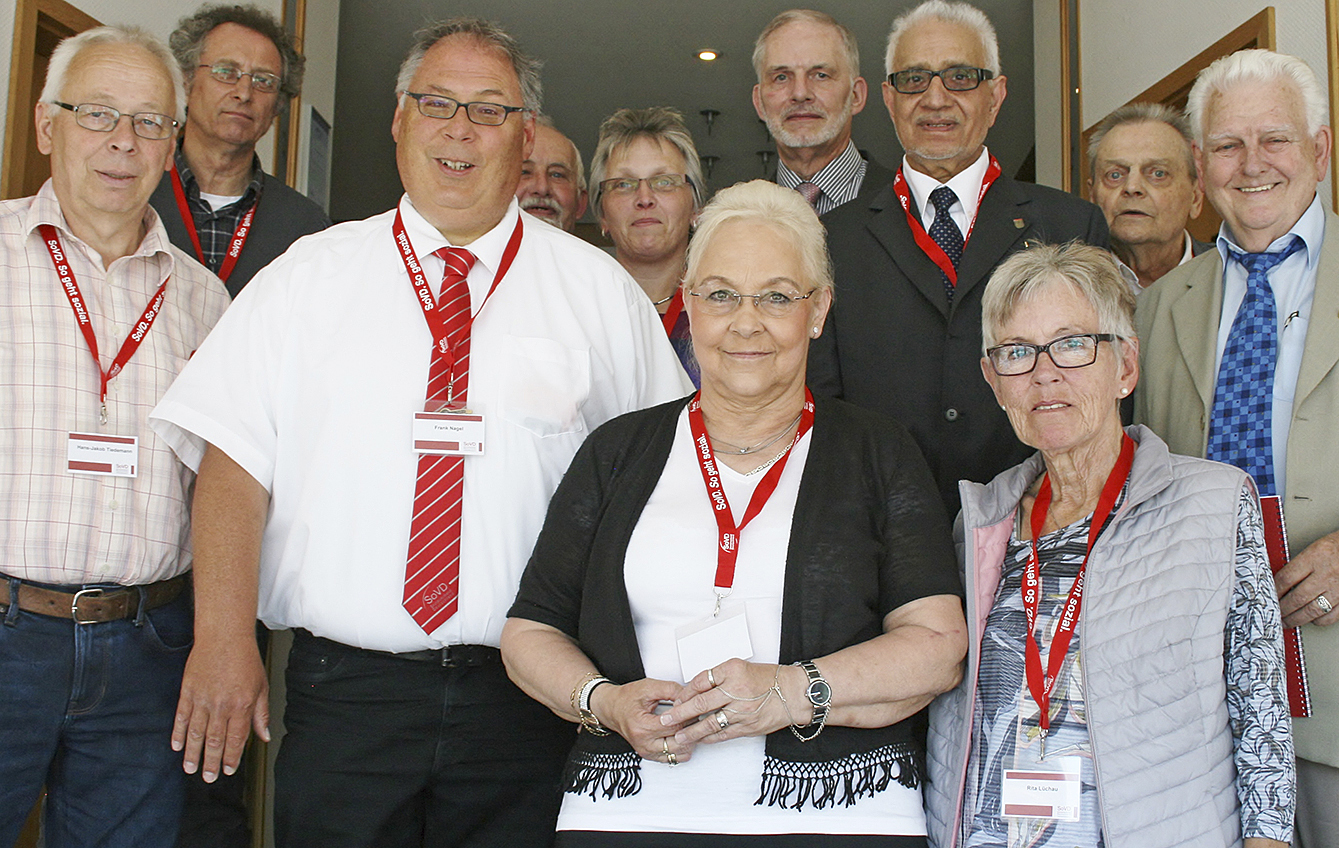 Petra Schlegel (vorne, 2. v. re.) mit ihrem Team Foto: Manuela Kowald/SoVD