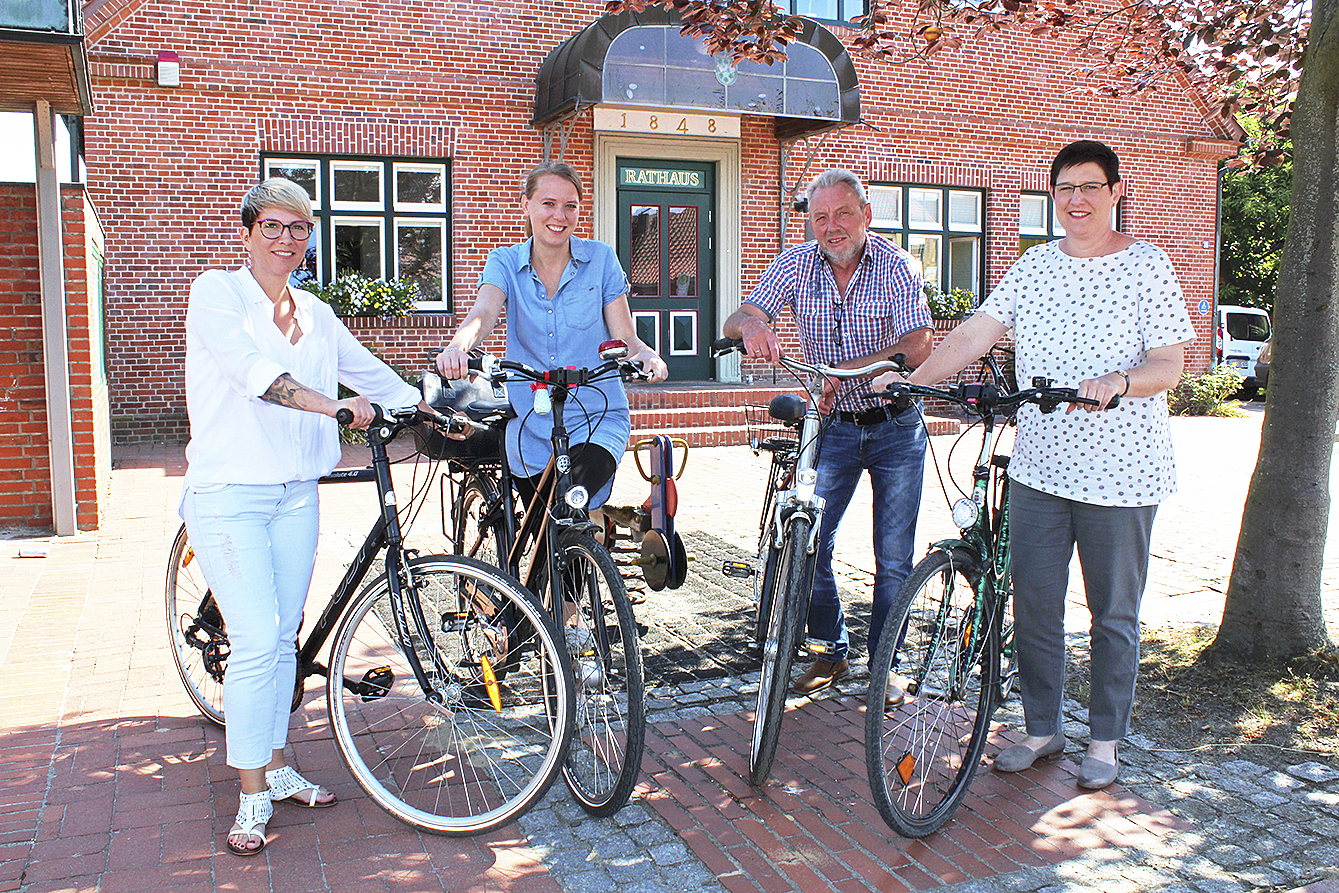 Ansprechpartner für die Stadtradel-Aktion: Vanessa Heider (v. li., Horneburg), Anna-Katharina Poppe (Klimaschutzbeauftragte), Gerd Buchner (Lühe) und Sabine Martens (Jork)