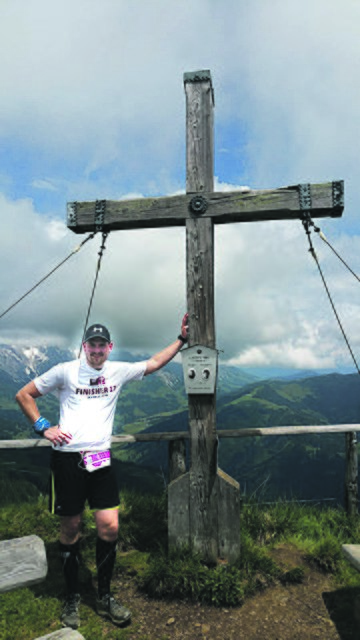 Polizei-Kollege Torben Bockelmann absolvierte den Marathon Trail und ließ sich am "Klingspitz" in 1.988 Metern Höhe ablichten | Foto: privat