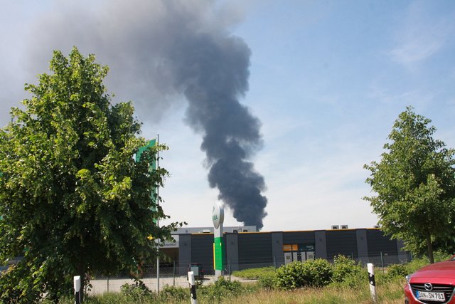 Rauchsäule am Stader Himmel | Foto: tp