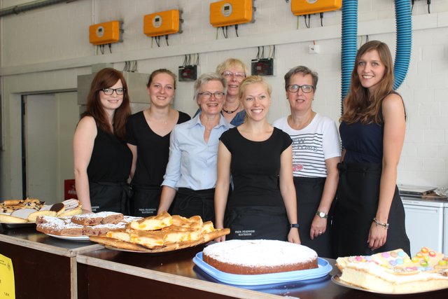 Leckeren Kuchen gab es von den Feuerwehrfrauen | Foto: Lena Stehr