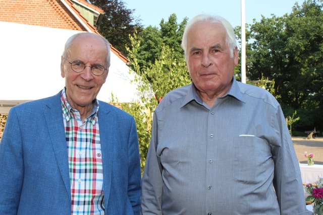 Gründungsmitglied Hermann Buter (re.) begrüßte Professor Christian Pfeiffer in Hanstedt