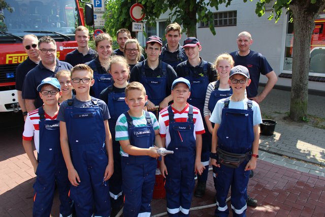 Auch die Mitglieder der Freiwilligen Feuerwehr waren beim Dorffest dabei