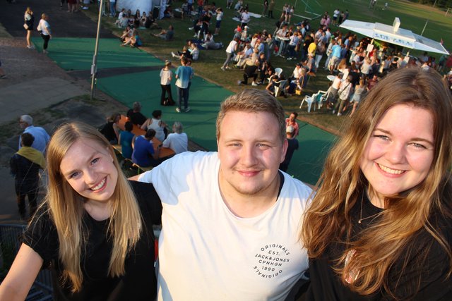 Emma von der Lieth (v. li.), Sebastian Wolf und Sophie Streichert waren für das Benefizkonzert verantwortlich