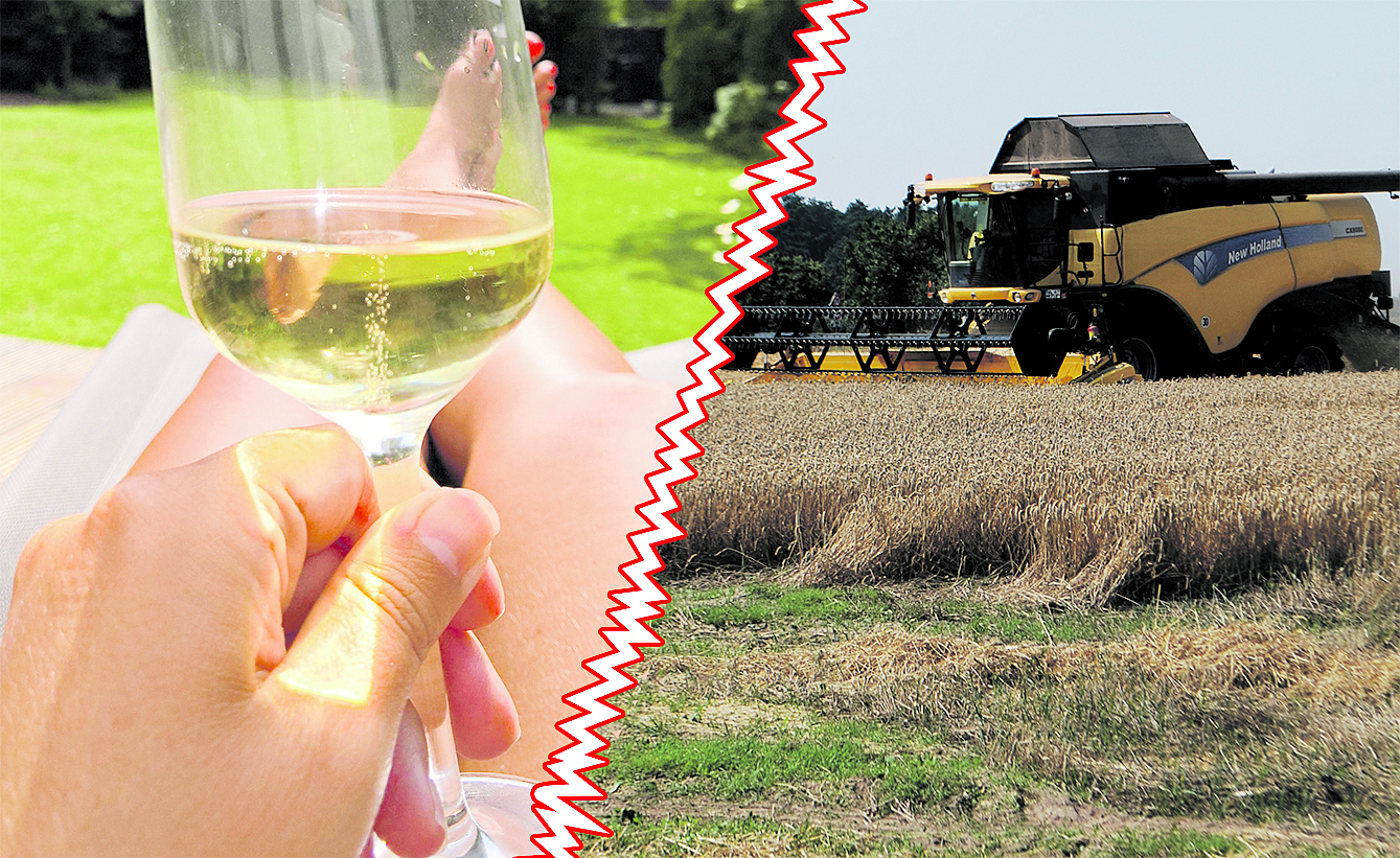 Geteiltes Bild vom Landleben: Ruhe und Entspannung im heimischen Garten versus Landwirte im Erntestress