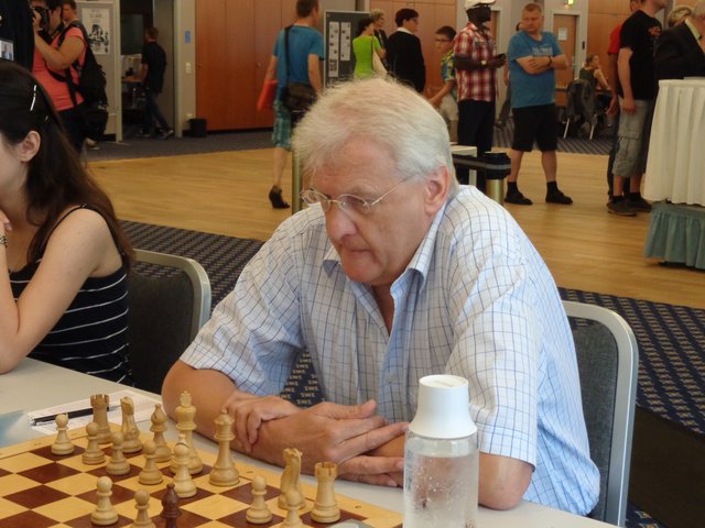 Voll konzentriert: Am Schach fasziniert Ralf Schöngart, dass jede Partie anders ist