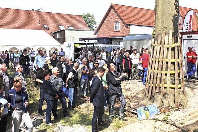Rund 200 Gäste nahmen am Richtfest teil Fotos: thl