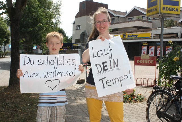Jared und Stephanie Wilhelm feuerten Vater bzw. Ehemann Axel an