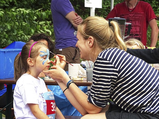 Das Kinderschminken der Jugendpflege hatte guten Zulauf
Fotos: Regina Buyny/Ilka Rust