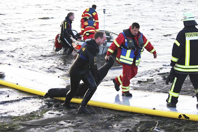 Bei der Übung probten Feuerwehr, DLRG und DRK den Ernstfall | Foto: Hillyer-Funke