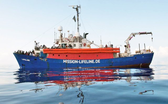 Die "Lifeline" auf ihrer Rettungsmission | Foto: Lifeline/Hermine Poschmann