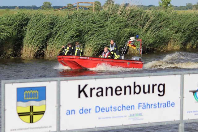 Die Retter suchten an der Oste nach Vermissten | Foto: Hillyer-Funke