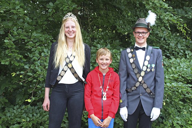 Kinderkönigin Svea Lüdemann, Prinz Jannis Haase und Kinderkönig Imko Redenius