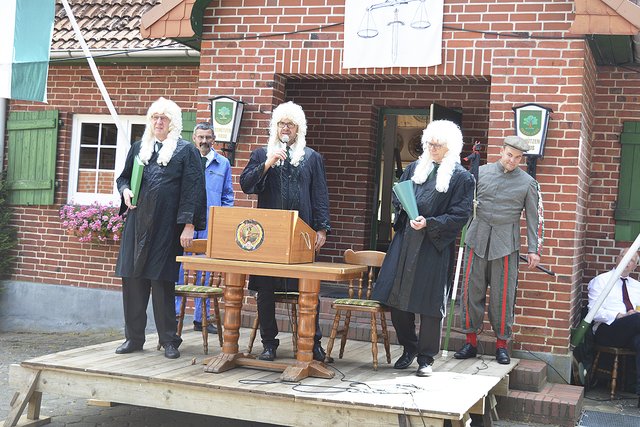 Ein großer Spaß ist die "Gerichtsverhandlung" 
am Samstag um 10.15 Uhr