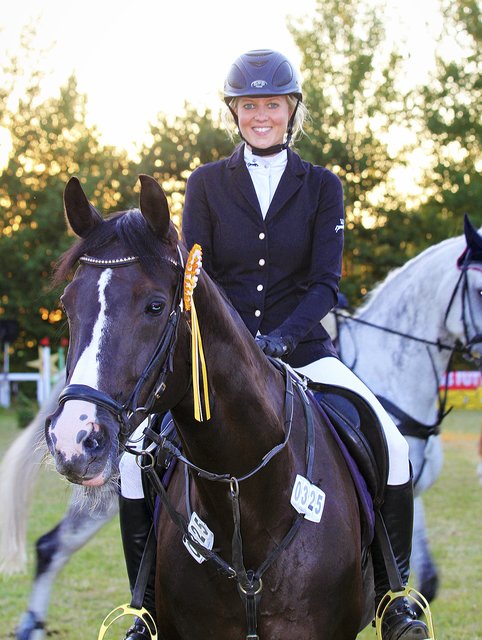 Lena Wilkens (RV Harsefeld) siegte im M-Springen auf Escomi