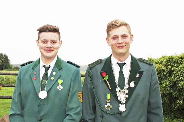 Kinderkönig Lasse Völsch (li.) und
Jugendkönig Leroy Tiede