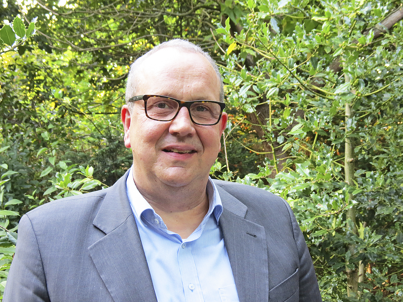 Der Datenschutzexperte Kent Schwirz auf der Terrasse des
Helbach-Hauses in Meckelfeld