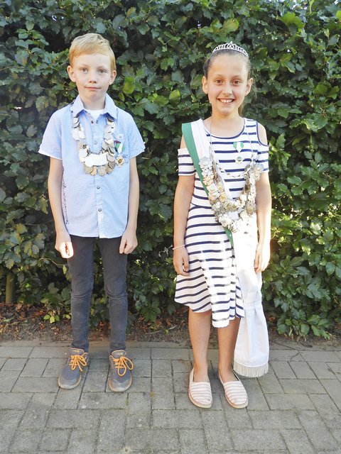 Das Kinderkönigspaar Ben Früchtenich (10) und Annika Bartels (11)