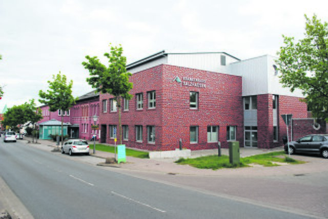 Ein Darlehen, das die Samtgemeinde Salzhausen dem Landkreis Harburg 2009 zur Erweiterung des Krankenhauses gewährte, sorgt jetzt für Zündstoff | Foto: archiv / ce