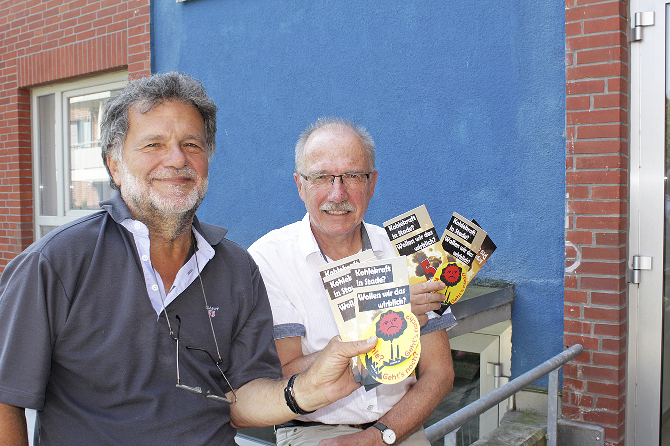 Mit Flyern zum Thema Kohlekraft: Vorsitzender Walter Tauber (li.) und Vereinssprecher Steffen Kappelt Fotos: tp/ Screenshot www.wikistade.org