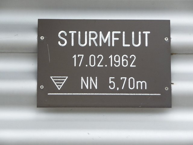 Flutmarke am Stader Stadthafen