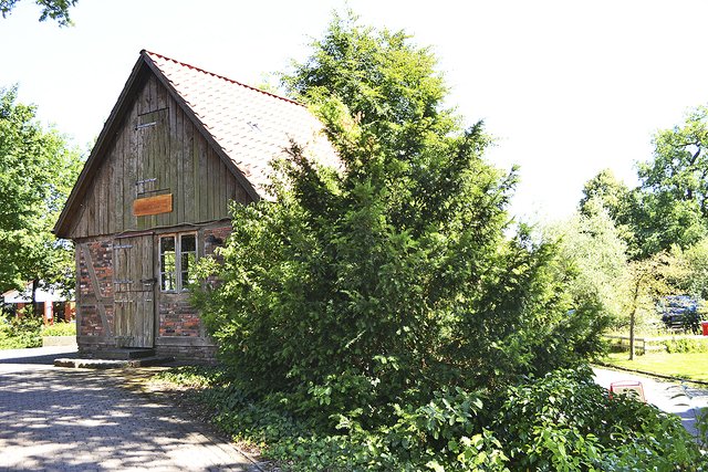 Auch ein historisches Backhaus befindet sich auf dem Grundstück