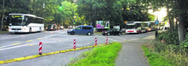 Gefährliche Situationen und Rückstaus auf B75 und K45 sind zu Beginn und Ende der Schulzeit Alltag