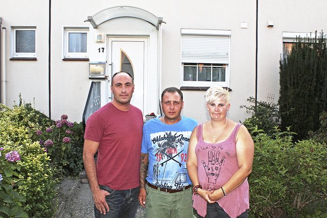 Vor dem Tathaus (v. li.): Fatih Sarikaya, Michael Krüger und Janin Königsmann