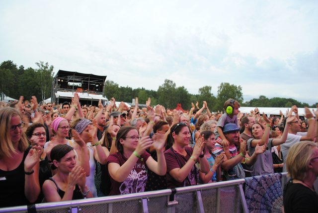 Die Hände zum Himmel: Das begeisterte Publikum feierte die Künstler