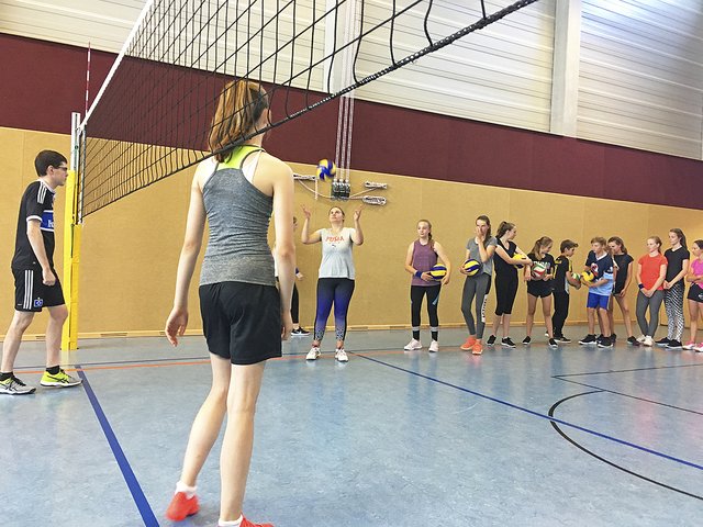 Zu wenig Platz: Das Jugendvolleyball-Training beschränkt sich auf ein Drittel der Halle
