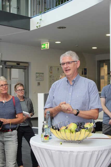 Michael Nyveld, Erster Stadtrat, begrüßt die Gäste