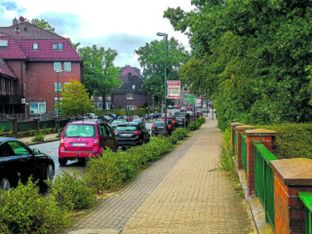 Gewohntes Bild in Buchholz: An der Canteleubrücke
staut sich regelmäßig der Verkehr